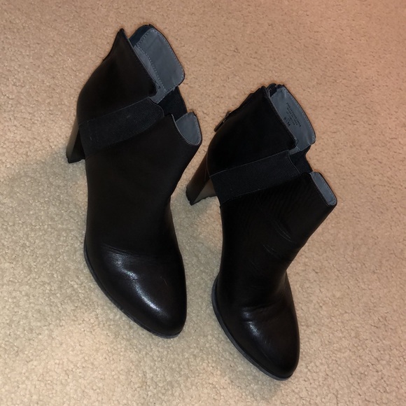 Adrienne Vittadini Black zip ankle boot - size 6.5 - Picture 2 of 10
